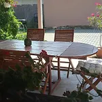 Emma Vendeghaz 公寓