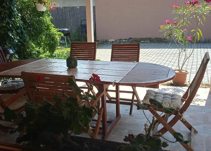 Emma Vendeghaz Apartament