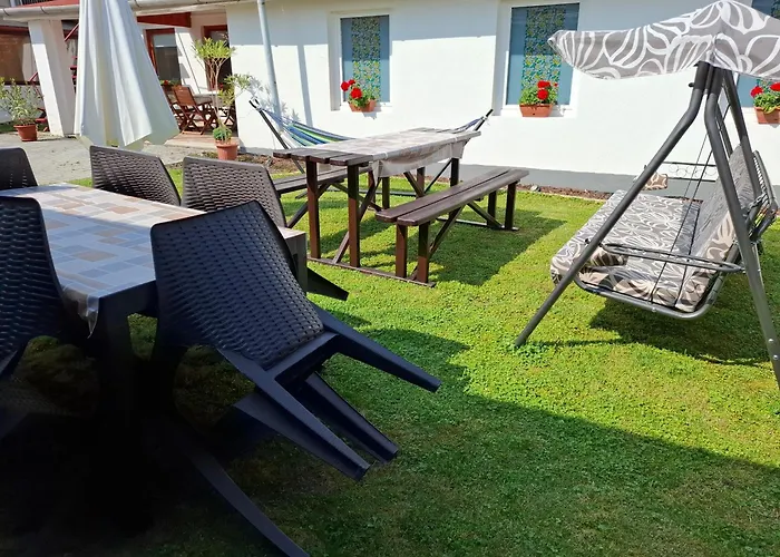Emma Vendeghaz Apartament